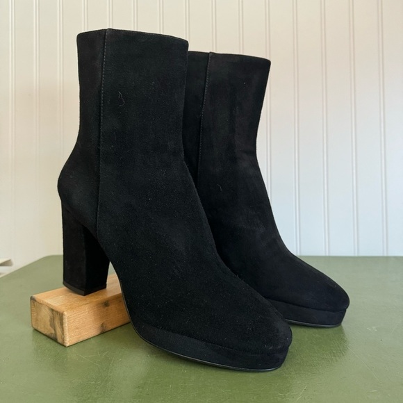 NWT Lola Cruz #045T30BK Chunky Heeled Zip-Back Boots in Black Suede - Picture 12 of 13